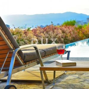 KOSTRENA - Predivna vila s bazenom na parceli od 2200m2