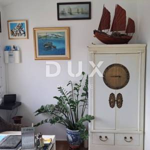 KOSTRENA, RIJEKA - obiteljska vila s bazenom i dva stana