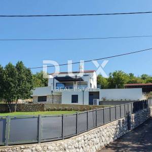 KOSTRENA - Vrhunska villa s bazenom
