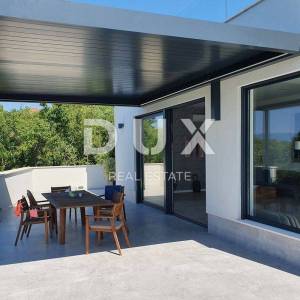 KOSTRENA - Vrhunska villa s bazenom