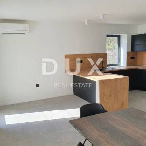 KOSTRENA - Vrhunska villa s bazenom
