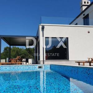 KOSTRENA - Vrhunska villa s bazenom