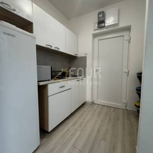 Kraljevica, 27.95m2, uređena garsonijera s balkonom, blizina mora