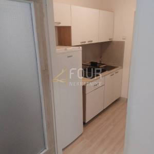 Kraljevica, 27.95m2, uređena garsonijera s balkonom, blizina mora
