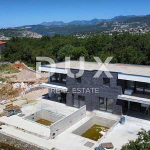 KRALJEVICA - Dvojna villa s bazenom u blizini mora!