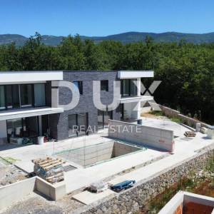 KRALJEVICA - Dvojna villa s bazenom u blizini mora!