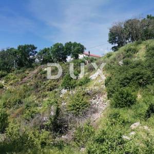 KRALJEVICA- građevinsko zemljište 1591m2 za stambenu zgradu – stanove/apartmane/  obiteljsku kuću / villu / kuću za iznajmljiva...