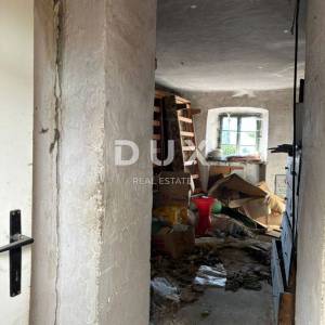 KRALJEVICA, KRIŽIŠĆE - Tri kuće za adaptaciju s potencijalom + VRT  na mirnoj lokaciji!
