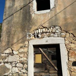 KRALJEVICA, KRIŽIŠĆE - Tri kuće za adaptaciju s potencijalom + VRT  na mirnoj lokaciji!