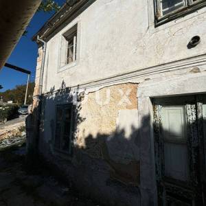KRALJEVICA, KRIŽIŠĆE - Tri kuće za adaptaciju s potencijalom + VRT  na mirnoj lokaciji!
