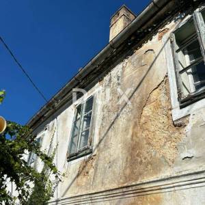 KRALJEVICA, KRIŽIŠĆE - Tri kuće za adaptaciju s potencijalom + VRT  na mirnoj lokaciji!