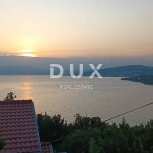 KRALJEVICA - kuća sa dva stana, drugi red do mora