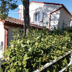KRALJEVICA - kuća sa dva stana, drugi red do mora
