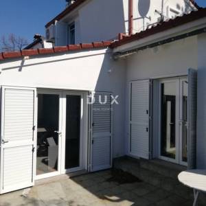 KRALJEVICA - kuća sa dva stana, drugi red do mora