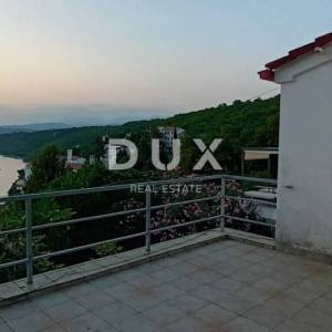 KRALJEVICA - kuća sa dva stana, drugi red do mora