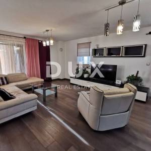 KRALJEVICA - Obiteljska kuća + građevinski teren (781 m2)