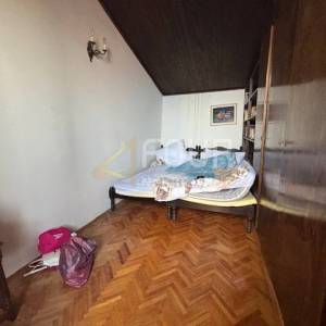Kraljevica, samostojeća kuća s 2 stana, 2. red od mora