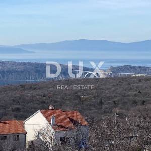 KRALJEVICA, ŠMRIKA - samostojeća kuća s bazenom, garažom, okućnicom i pogledom na more! PRILIKA!