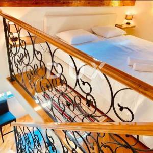 KRALJEVICA - stan 56 m2, dvoetažan uređen apartman!!!!