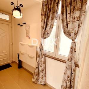 KRALJEVICA - stan 56 m2, dvoetažan uređen apartman!!!!