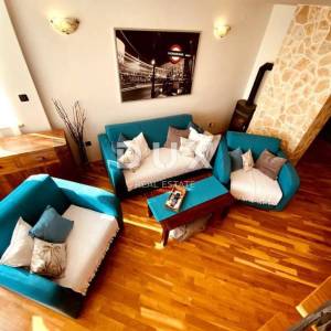 KRALJEVICA - stan 56 m2, dvoetažan uređen apartman!!!!