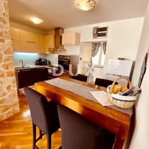 KRALJEVICA - stan 56 m2, dvoetažan uređen apartman!!!!