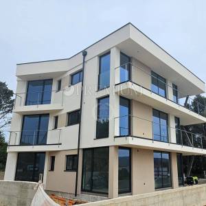 Krk, apartman na 1. katu novogradnje!