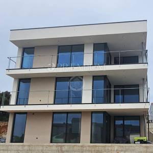 Krk, apartman na 1. katu novogradnje!