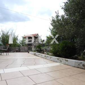 KRK, DOBRINJ - samostojeća kuća 135m2 s pogledom na more + okoliš 150m2