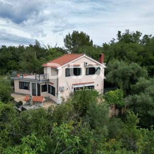 KRK, DOBRINJ - samostojeća kuća 135m2 s pogledom na more + okoliš 150m2