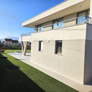 Krk, nova samostojeća kuća s bazenom! 