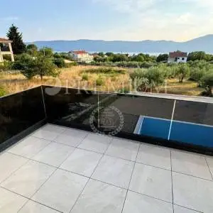 Krk, nova samostojeća kuća s bazenom! 