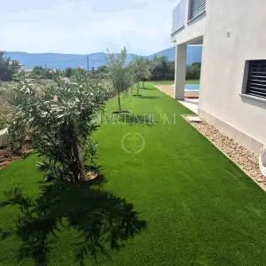 Krk, nova samostojeća kuća s bazenom! 