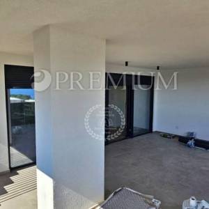 Krk, novogradnja, apartman s krovnom terasom!