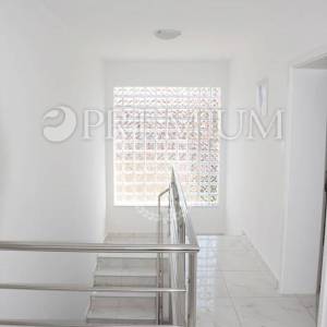 Krk, okolica, kuća od 171 m2 s bazenom i pogledom na more!