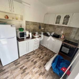 KRK (OKOLICA) - Prizemna etaža kuće (2 apartmana) sa vrtom