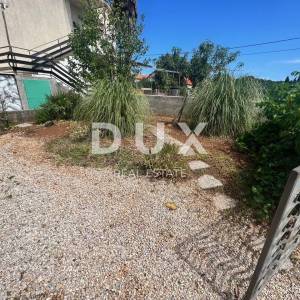 KRK (OKOLICA) - Prizemna etaža kuće (2 apartmana) sa vrtom