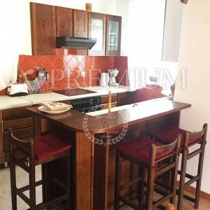 Krk, okolica, prodaja samostojeće kuće s tri apartmana i okućnicom!