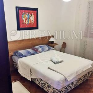 Krk, okolica, prodaja samostojeće kuće s tri apartmana i okućnicom!