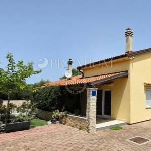 Krk, okolica, samostojeća kuća s bazenom! 