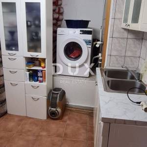 KRK, OMIŠALJ CENTAR - NOVO ADAPTIRANA KUĆA U STAROM GRADU + DVORIŠTE!!! PRILIKA!!!