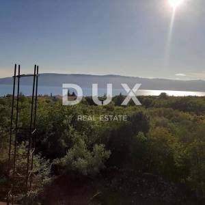 KRK, PINEZIĆI- nedovršena kuća, pogled, velika okućnica