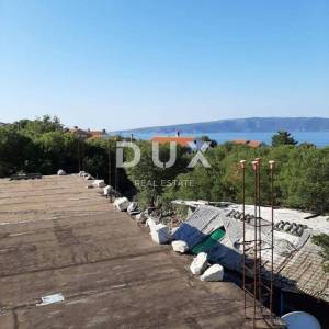 KRK, PINEZIĆI- nedovršena kuća, pogled, velika okućnica