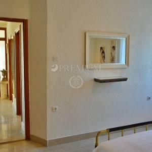 Krk, prodaja, samostojeća kuća sa tri apartmana na atraktivnoj lokaciji, samo 100 m od mora