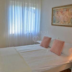 Krk, prodaja, samostojeća kuća sa tri apartmana na atraktivnoj lokaciji, samo 100 m od mora