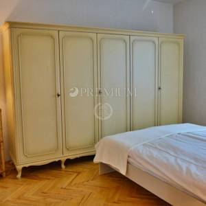 Krk, prodaja, samostojeća kuća sa tri apartmana na atraktivnoj lokaciji, samo 100 m od mora