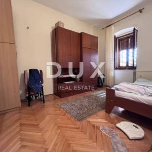 KRNJEVO - Samostojeća kuća, pogled more, parking mjesto, vrt