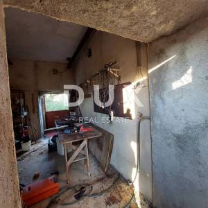 KRŠAN, LABIN, ISTRA - Imanje sa 4 kuće za renovaciju i velikom okućnicom