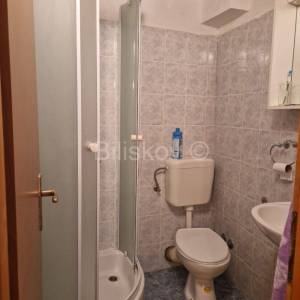 K.Stari,centar, kamena kuća cca. 70 m2, par koraka od mora