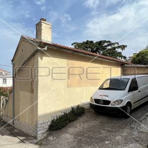 Kuća 150 m2 u slijepoj ulici sa vrtom 224 m2, centar Pule 